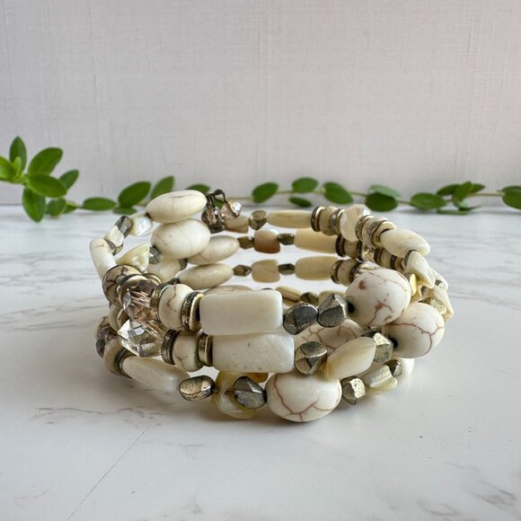 Handmade White & Gold Memory Wire Glass Bead Bracelet - Picture 2 of 8